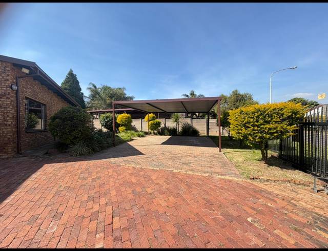 4 BEDROOM FREESTANDING FOR SALE IN THE REEDS